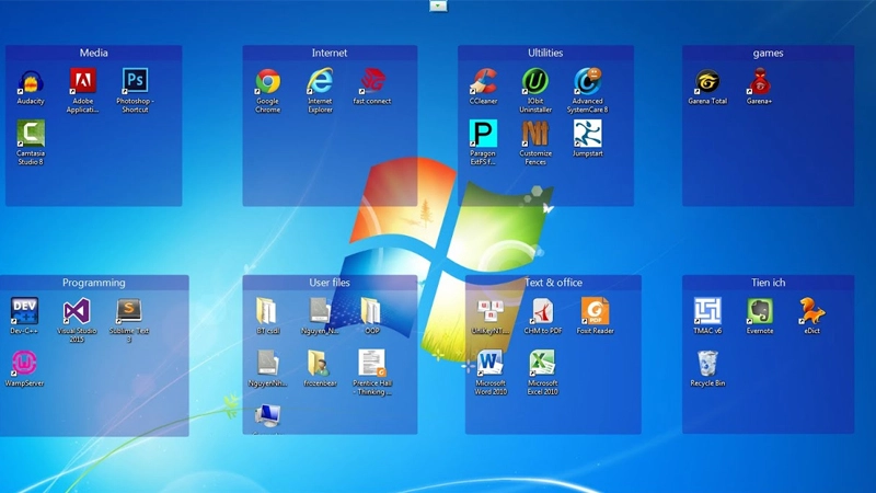 Desktop với các thư mục được đặt tên rõ ràng và sắp xếp gọn gàng
